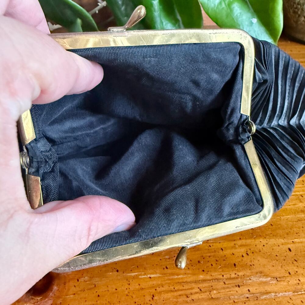 Vintage Black Satin Pleated Clutch Evening Bag Gold Tone Kiss Lock Formal Purse - Picture 4 of 5